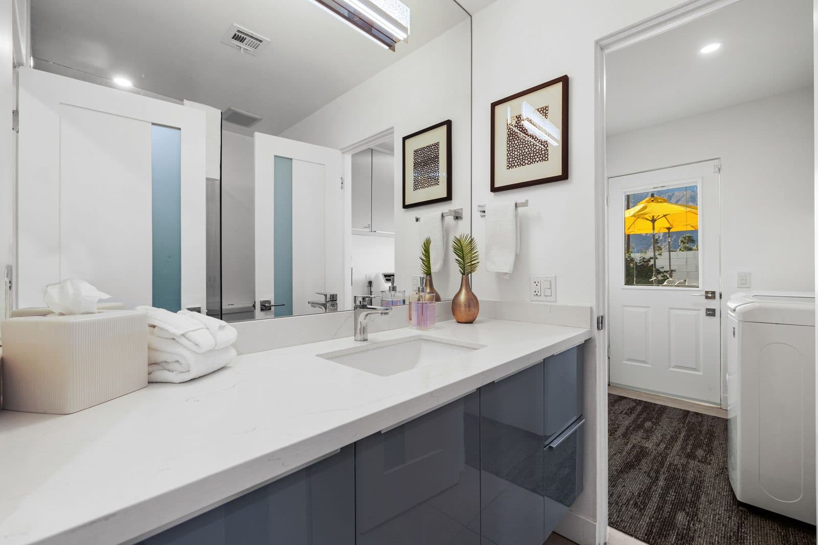 Double vanity bathroom with quartz counters
