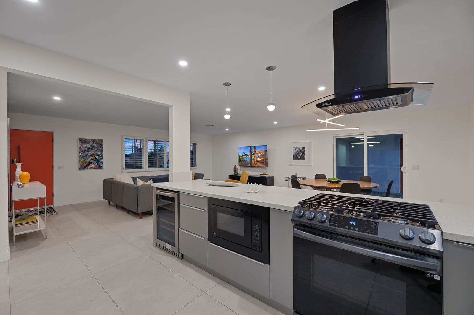 Gas range and vent hood